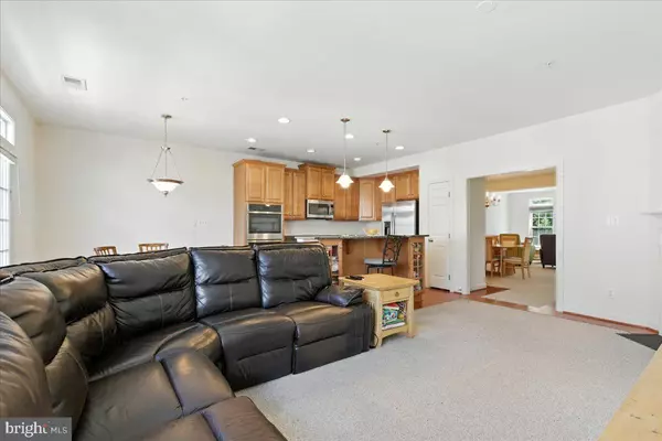 Alexandria, VA 22312,5707 CALLCOTT WAY #H