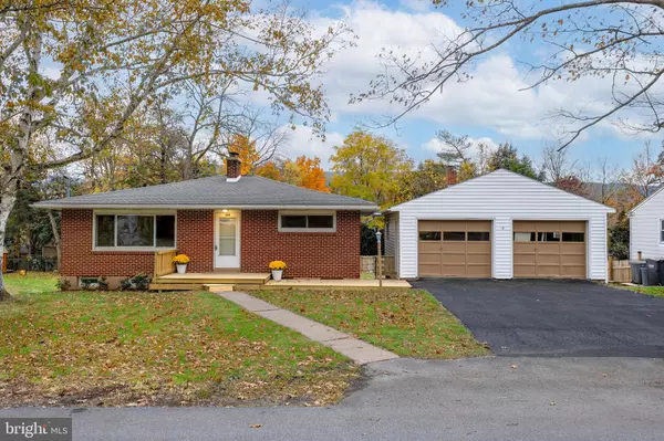 328 LAMP POST LN, Boalsburg, PA 16827