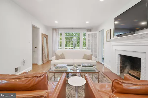 Alexandria, VA 22307,6032 GROVE DR