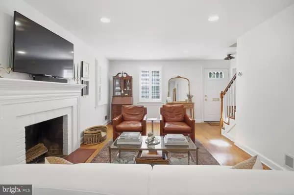 Alexandria, VA 22307,6032 GROVE DR