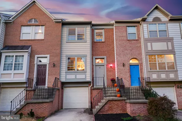 10 MARTINS SQUARE LN, Rockville, MD 20850