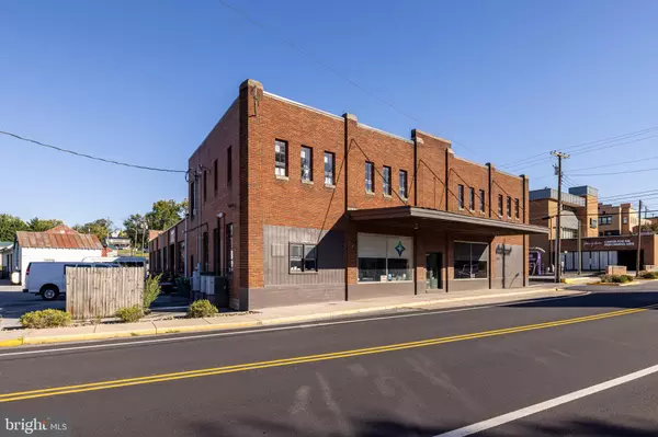 Luray, VA 22835,26 N BROAD ST