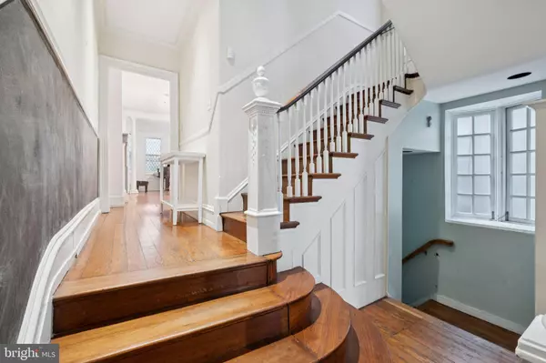 Philadelphia, PA 19103,2221 LOCUST ST