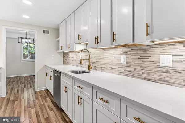 Burke, VA 22015,5848 KARA PL