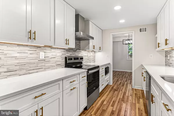 Burke, VA 22015,5848 KARA PL