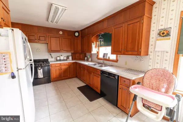 Bird In Hand, PA 17505,425 MILL CREEK RD