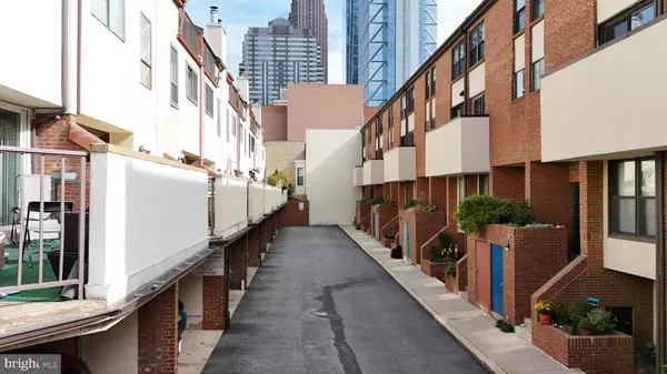 Philadelphia, PA 19103,2033-49 ARCH ST #DR5L