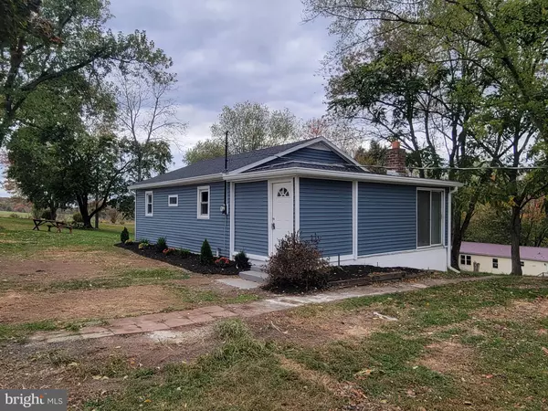 40 SMITH RD, Newport, PA 17074