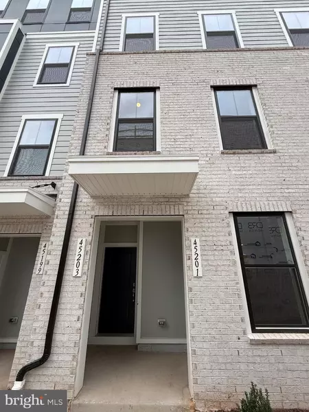 45203 DROWES TER, Dulles, VA 20166