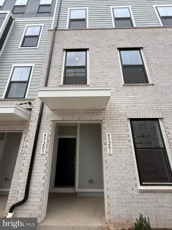 45203 DROWES TER, Dulles, VA 20166