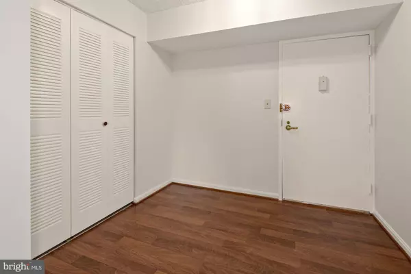 Falls Church, VA 22041,3800 POWELL LN #813