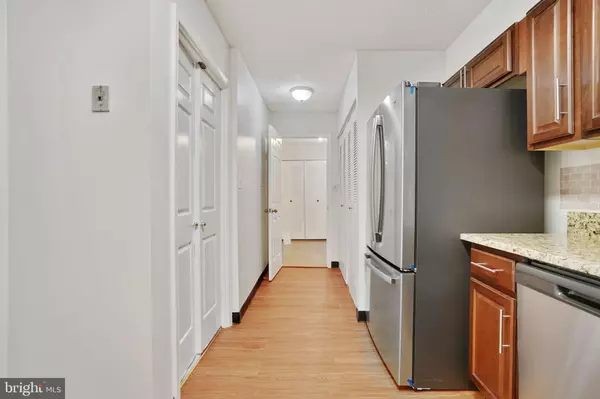 Falls Church, VA 22041,3800 POWELL LN #813