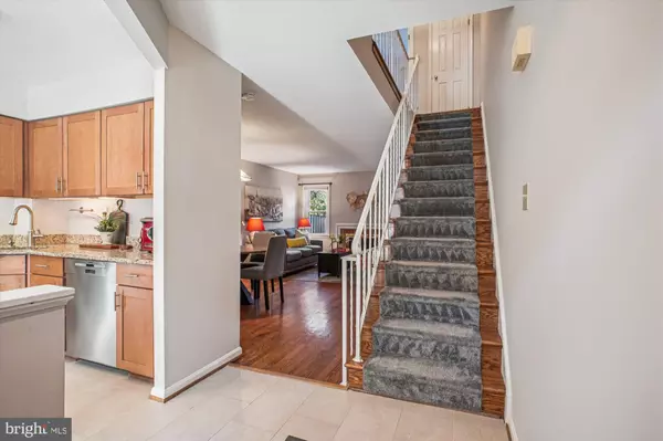 Arlington, VA 22205,5249 WILSON BLVD