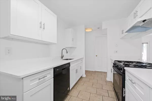 Newark, DE 19702,1106 WATERS EDGE DR #217