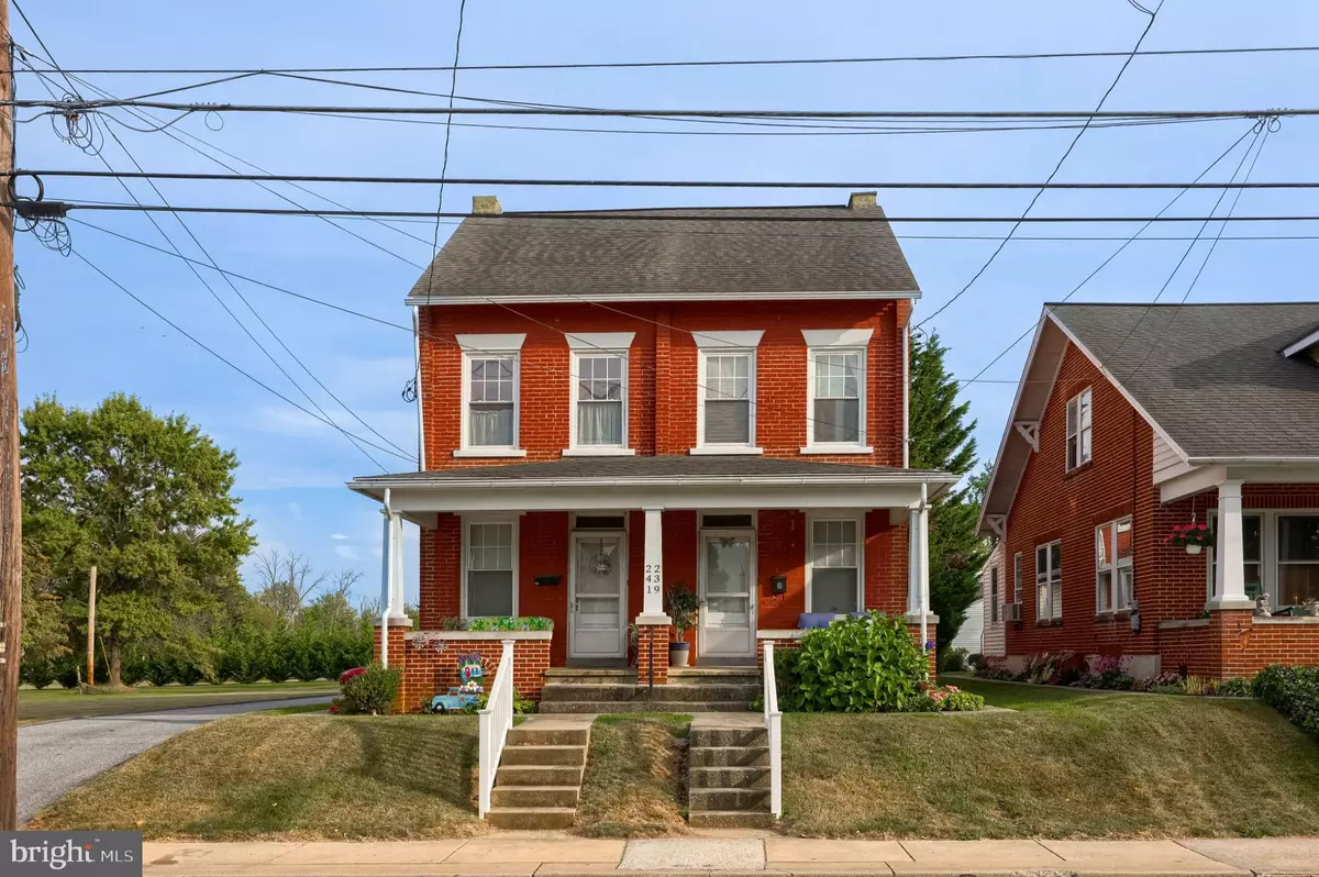 Manheim, PA 17545,239 E HIGH ST