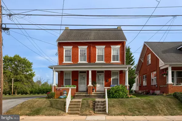 239 E HIGH ST, Manheim, PA 17545