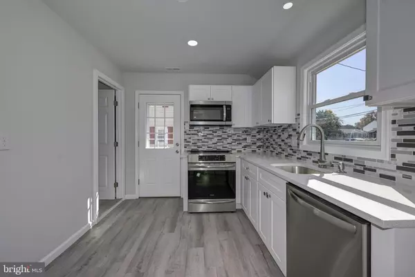 477 BUTTONWOOD AVE, Maple Shade, NJ 08052