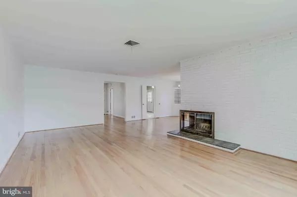 Chevy Chase, MD 20815,3215 BROOKLAWN TER