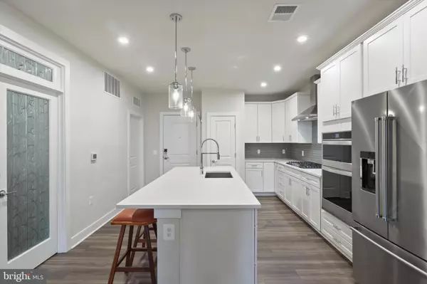 104 SAINT IVES PL #409, Oxon Hill, MD 20745