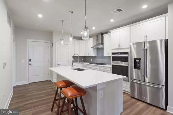 Oxon Hill, MD 20745,104 SAINT IVES PL #409