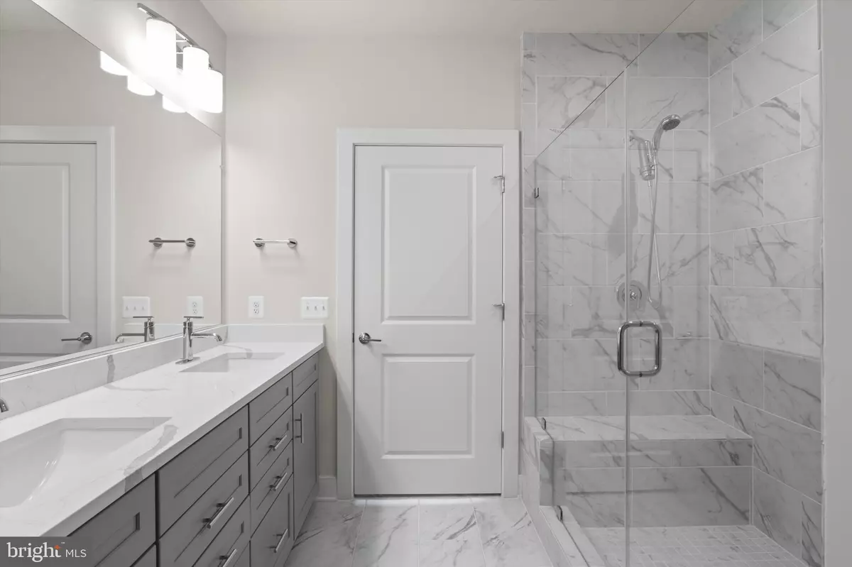 Oxon Hill, MD 20745,104 SAINT IVES PL #409