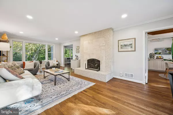 Chevy Chase, MD 20815,6 SPRING HILL CT