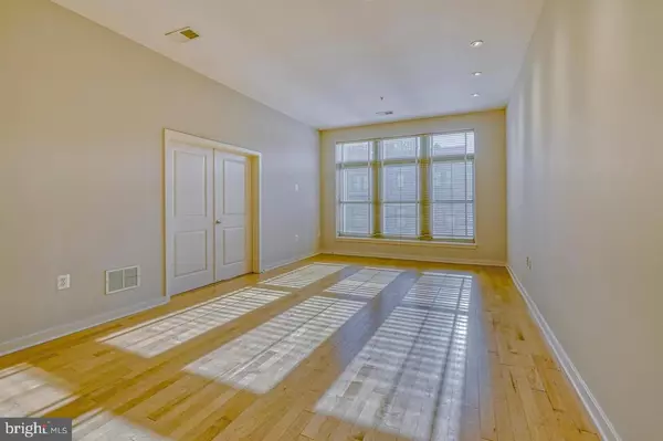 Baltimore, MD 21201,1209 CHARLES ST #309