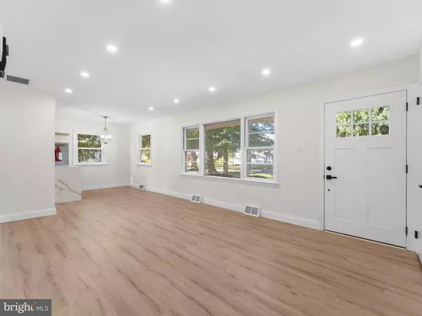 Stratford, NJ 08084,10 DUKE AVE