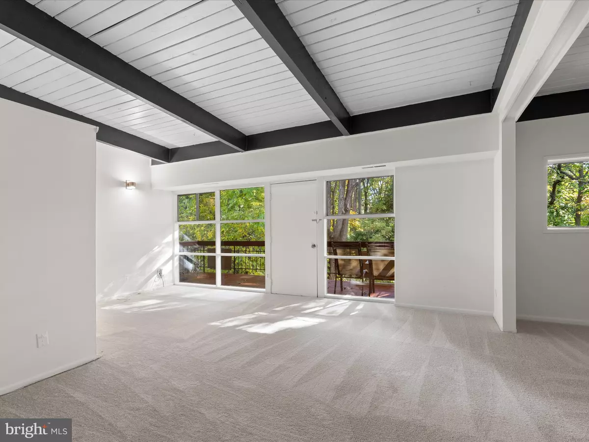 Annandale, VA 22003,4211 AMERICANA DR #202