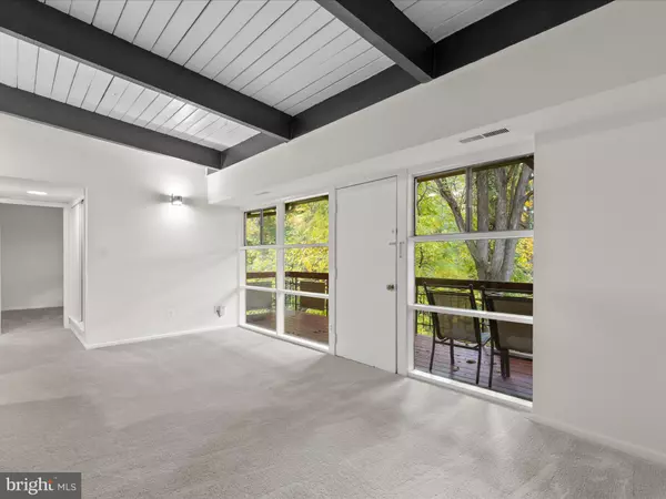 Annandale, VA 22003,4211 AMERICANA DR #202