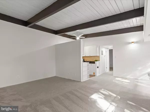 Annandale, VA 22003,4211 AMERICANA DR #202