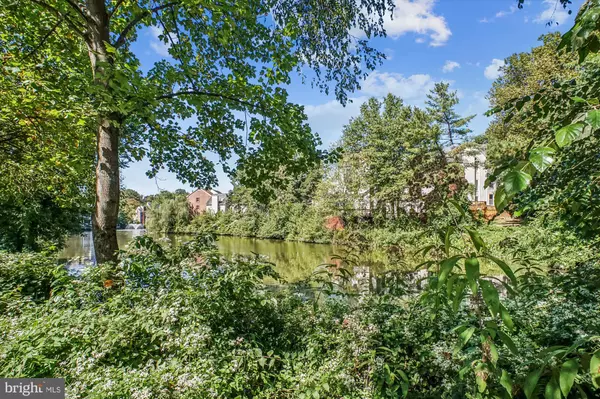 7592-K LAKESIDE VILLAGE DR, Falls Church, VA 22042