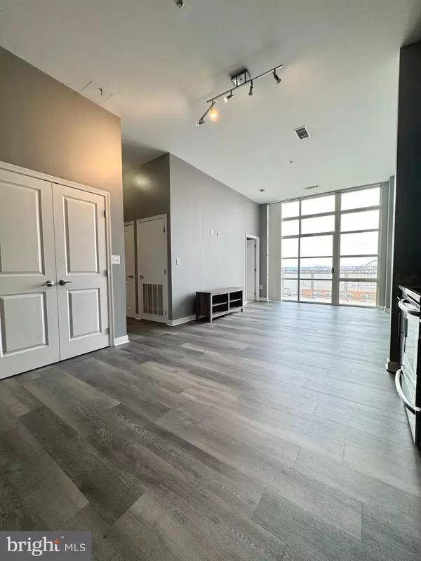 Oxon Hill, MD 20745,157 FLEET ST #PH14