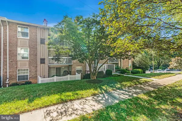 Mclean, VA 22102,1935 WILSON LN #203