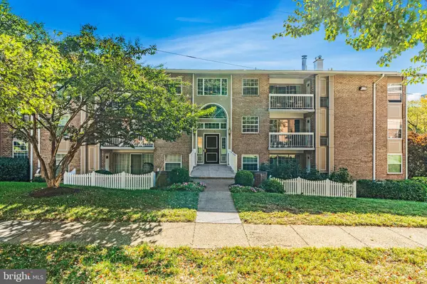 Mclean, VA 22102,1935 WILSON LN #203