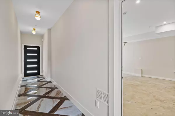 Philadelphia, PA 19121,2715 W FLORA ST