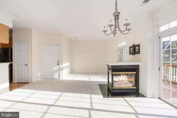 Woodbridge, VA 22191,1825 CEDAR COVE WAY #201