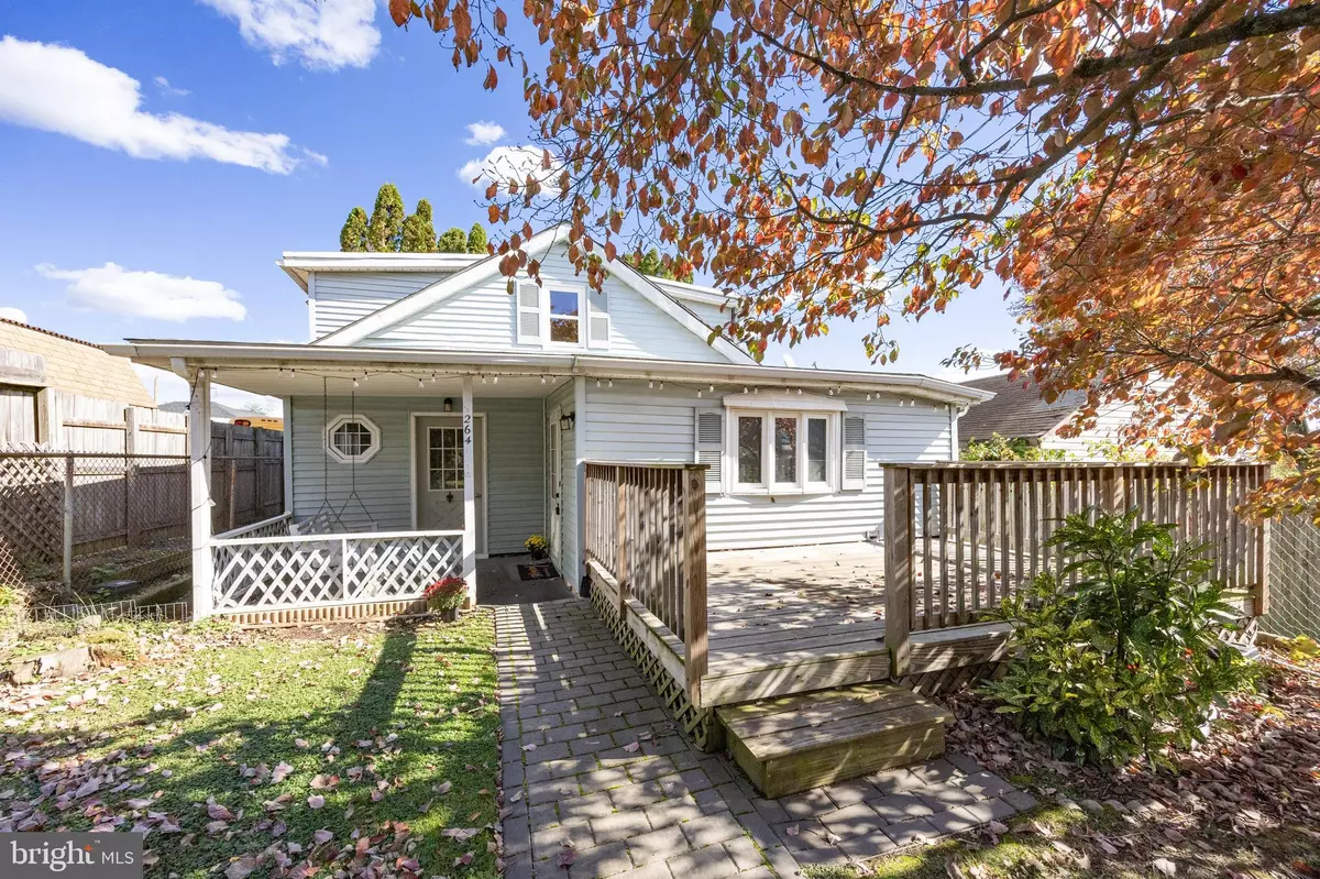 Conshohocken, PA 19428,264 ROBERTS AVE