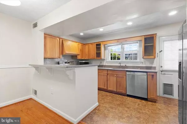 Falls Church, VA 22046,138 S VIRGINIA AVE #28