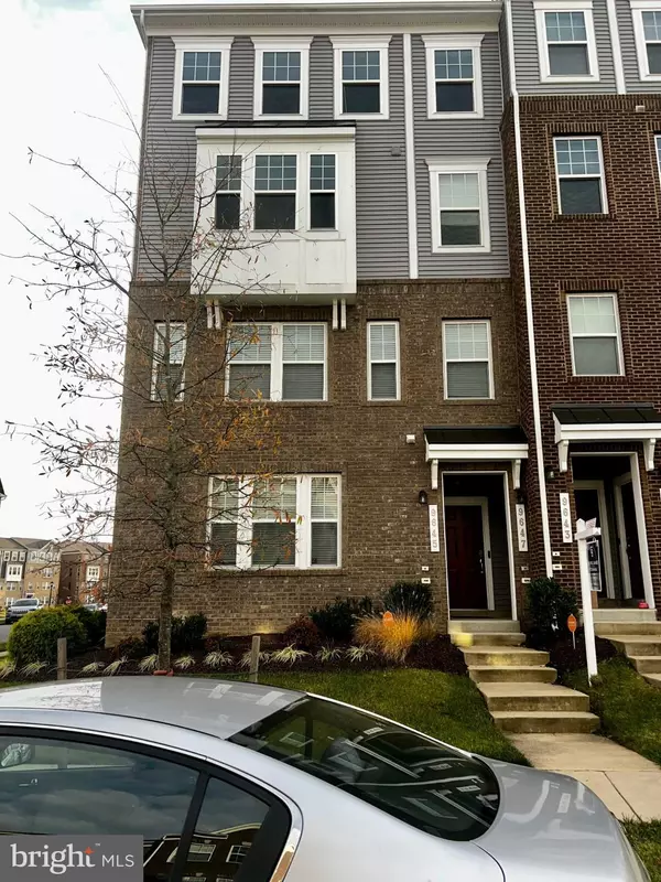 Upper Marlboro, MD 20772,9647 GLASSY CREEK WAY #160