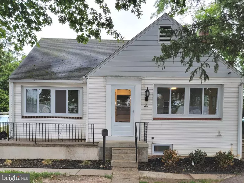 221 W KING ST, Pottstown, PA 19464