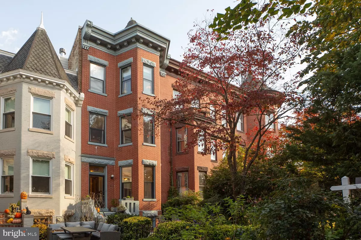 Washington, DC 20002,814 MASSACHUSETTS AVE NE