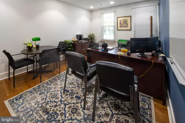 Fairfax, VA 22030,4157 CHAIN BRIDGE RD