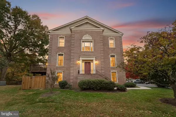 Springfield, VA 22152,8019 TANWORTH CT