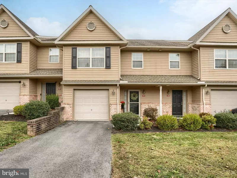 8 BROOK SIDE DR, Carlisle, PA 17013