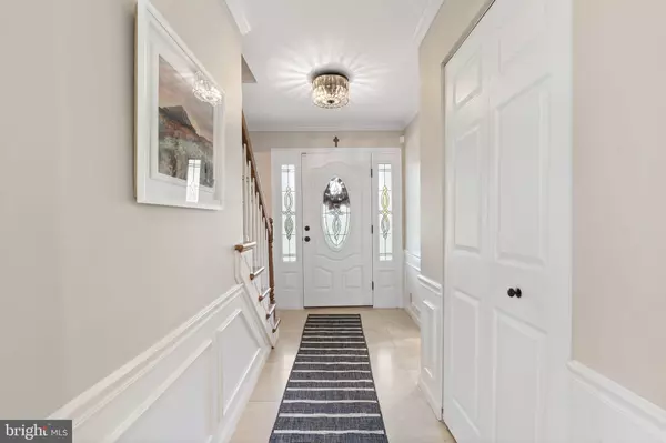 Newtown Square, PA 19073,10 FOX CHASE CIR