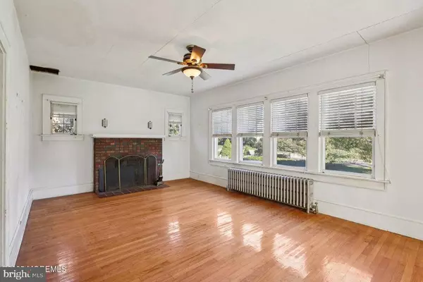 Toms River, NJ 08753,16 DICKINSON AVE