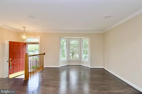 Alexandria, VA 22315,6211 GLENSHIRE ROW