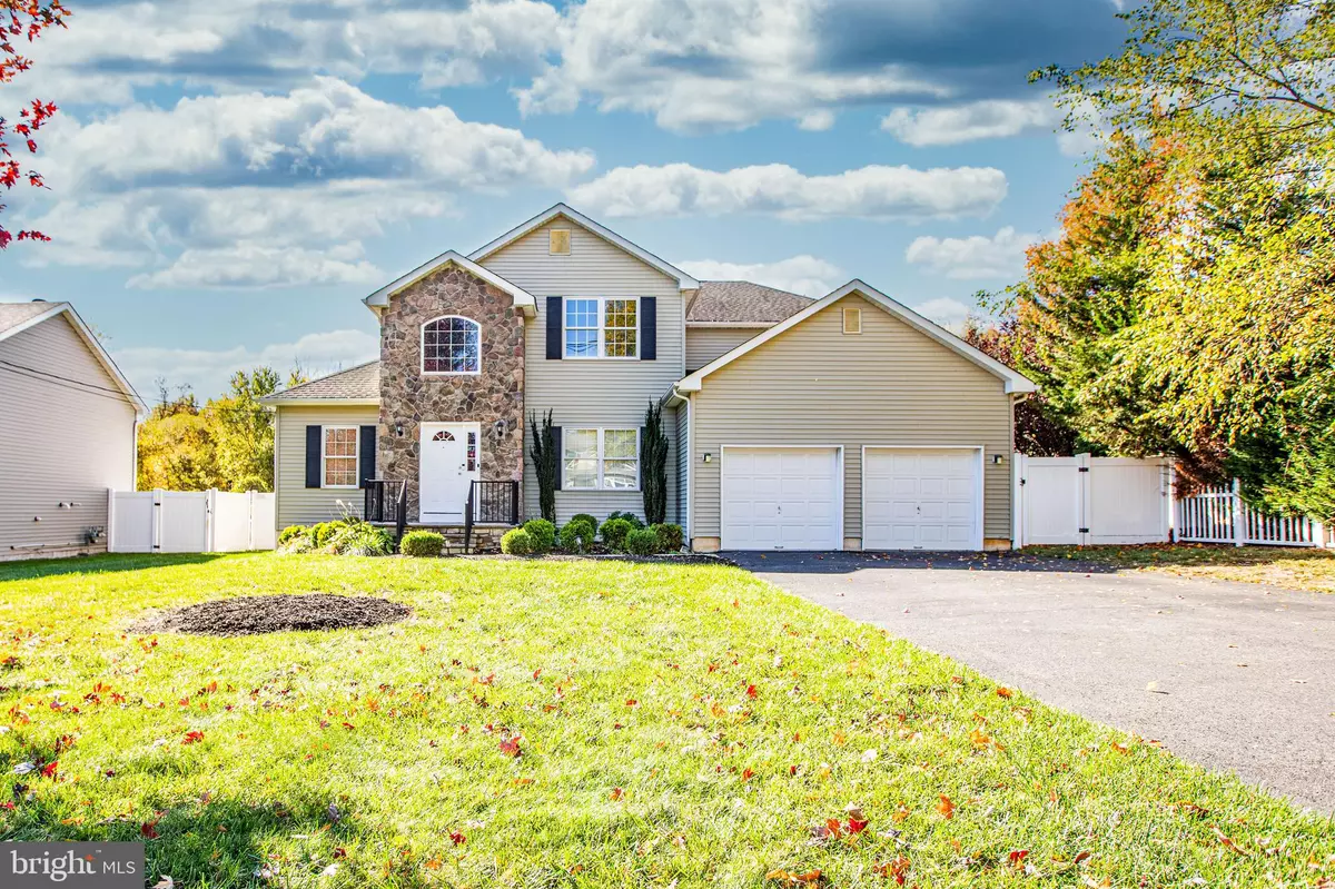 Hamilton, NJ 08619,319 CYPRESS LN