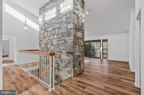 Vienna, VA 22182,9118 CRICKLEWOOD CT